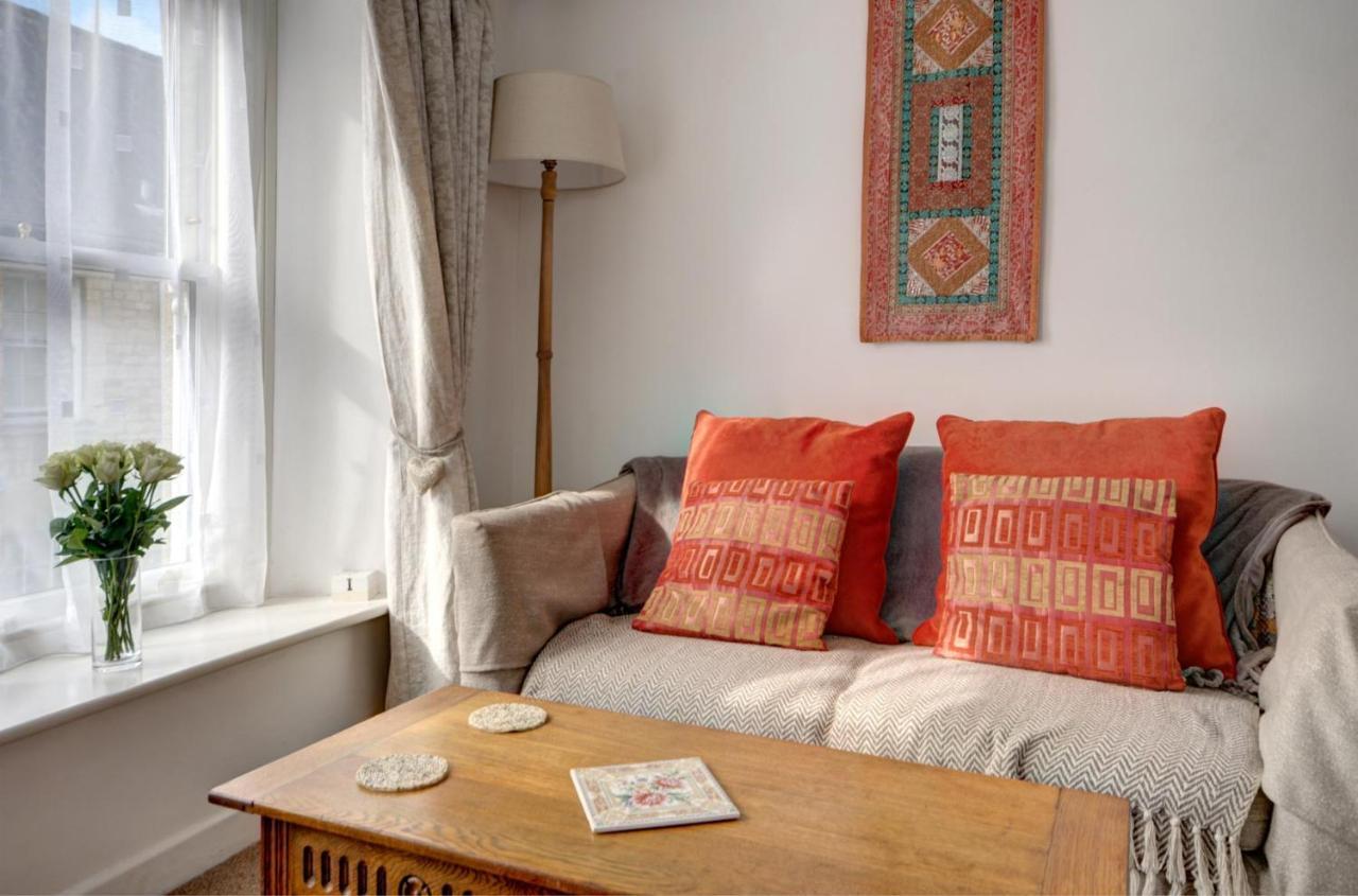 Katrinas Apartment By Treetop Property Cirencester Esterno foto