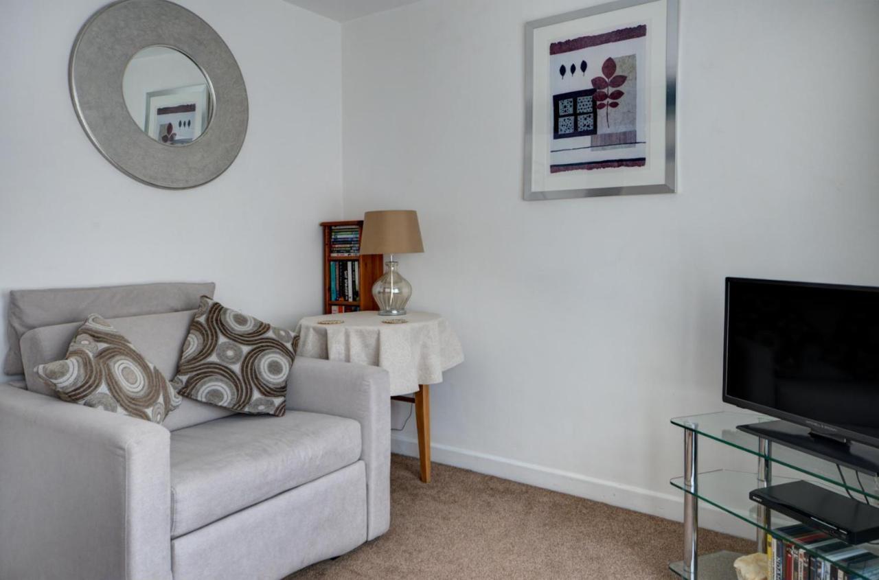 Katrinas Apartment By Treetop Property Cirencester Esterno foto