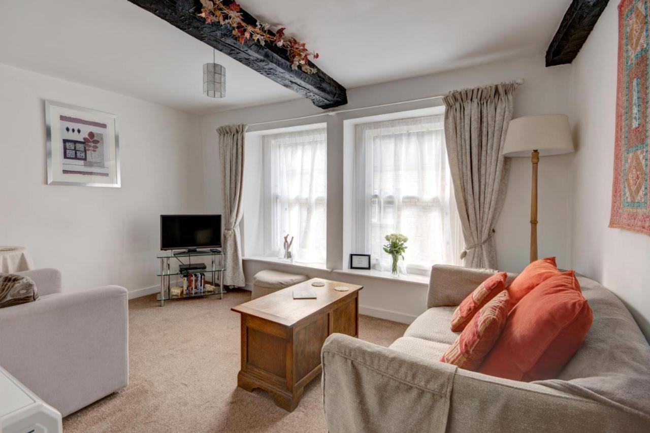 Katrinas Apartment By Treetop Property Cirencester Esterno foto