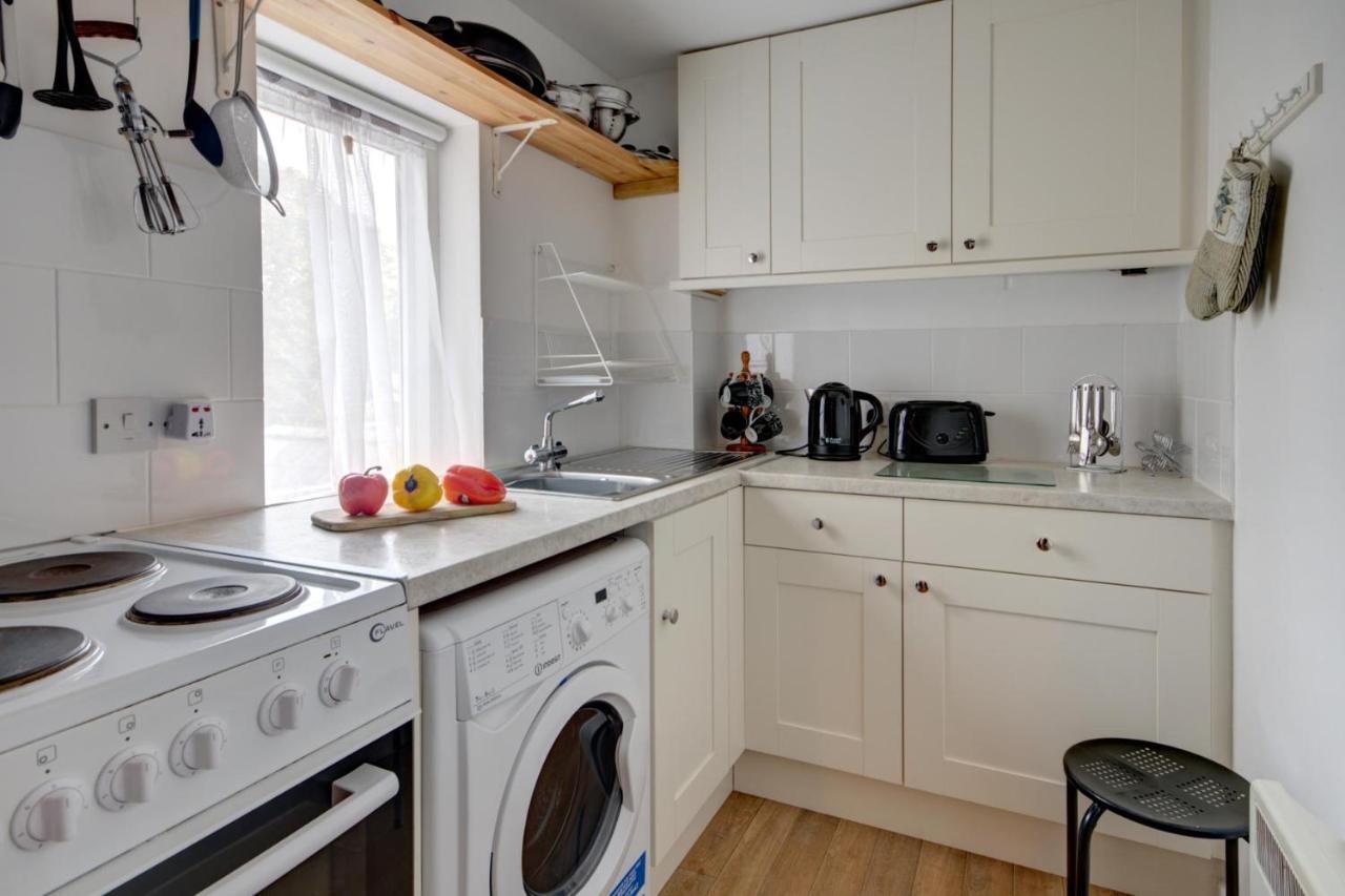 Katrinas Apartment By Treetop Property Cirencester Esterno foto