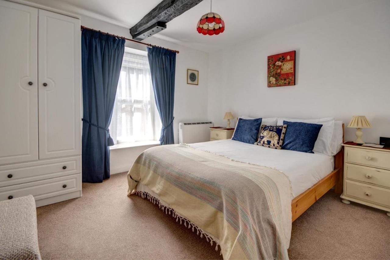 Katrinas Apartment By Treetop Property Cirencester Esterno foto