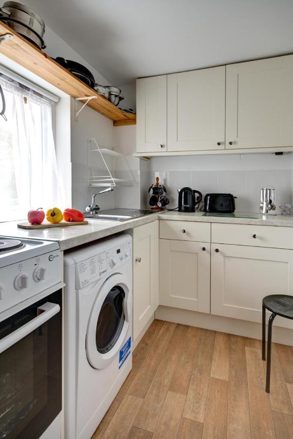 Katrinas Apartment By Treetop Property Cirencester Esterno foto