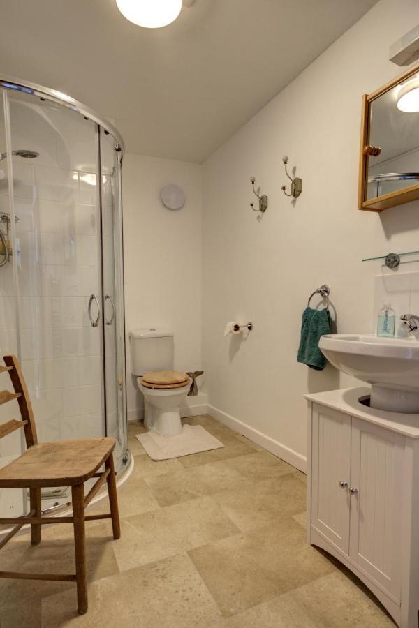 Katrinas Apartment By Treetop Property Cirencester Esterno foto